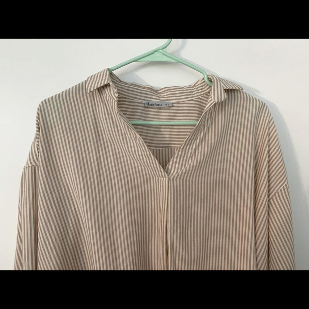 Beautiful long sleeve striped top.